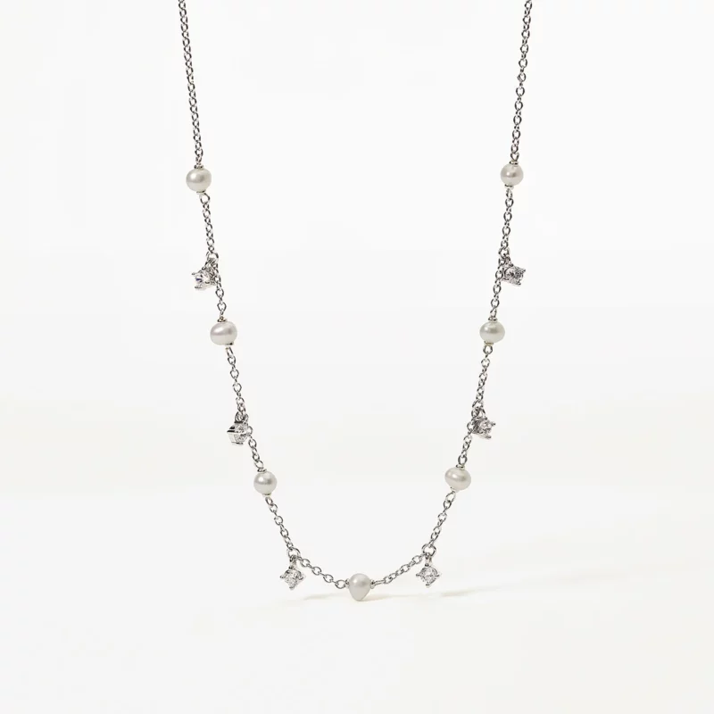 collana con ciondoli pendenti perle coltivate e zirconi in argento mabina